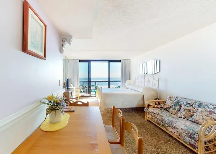 Apartment Beachfront With Small Balcony Ac Pools Gym Game & Sauna *