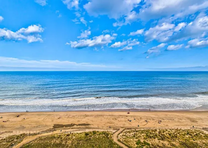 Beachfront With Small Balcony Ac Pools Gym Game & Sauna Apartment *