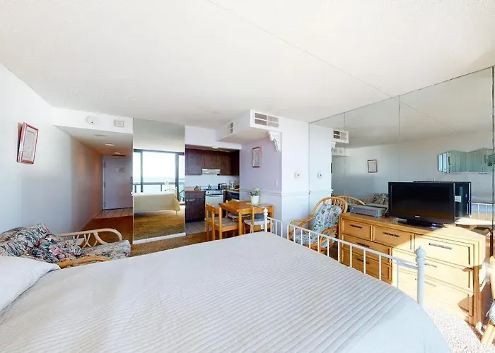 Beachfront With Small Balcony Ac Pools Gym Game & Sauna *