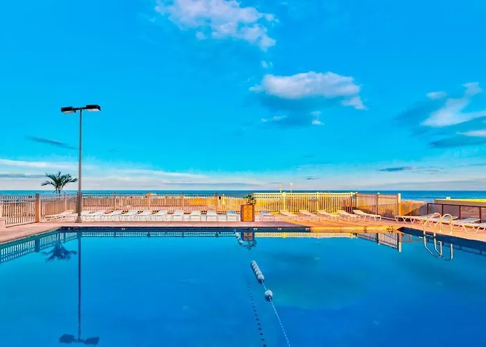 Beachfront With Small Balcony Ac Pools Gym Game & Sauna Appartement *